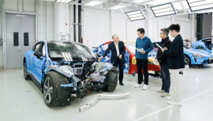 CEO Xiaomi tiếp tục livestream tháo rời SU7 Pro 2026: Phơi bày cấu trúc thép 2.200MPa và công nghệ sơn chịu nhiệt