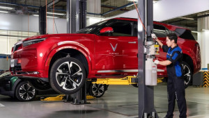 Mang xe đi sửa tưởng mất cả chục triệu đồng, chủ xe điện VinFast bất ngờ nhận hóa đơn… 0 đồng