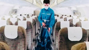 Nhân viên vệ sinh máy bay nhặt được vali của khách có 2,4 tỷ đồng bỏ quên