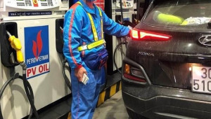 Giá dầu tăng trở lại sau 5 phiên giảm liên tiếp, giá xăng đứng yên