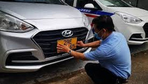 Xe kinh doanh vận tải không đổi biển vàng bị phạt tới 12 triệu đồng