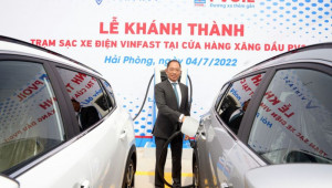 Khánh thành trạm sạc xe điện VinFast đầu tiên tại cửa hàng xăng dầu PVOIL